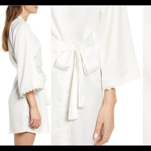 Flora Nikrooz Victoria Short Satin Robe Size M/L